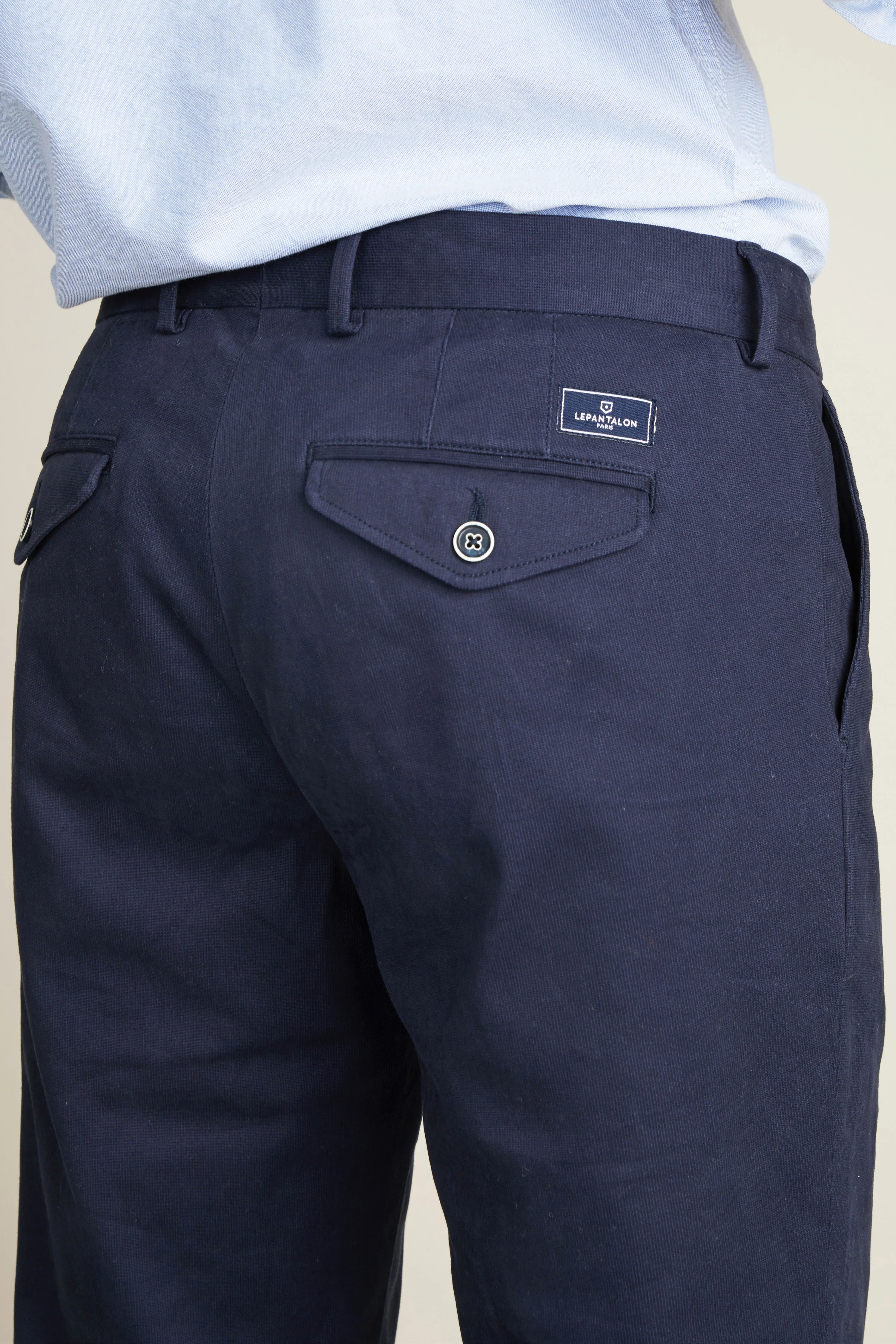 Chino à pinces marine - Image 3