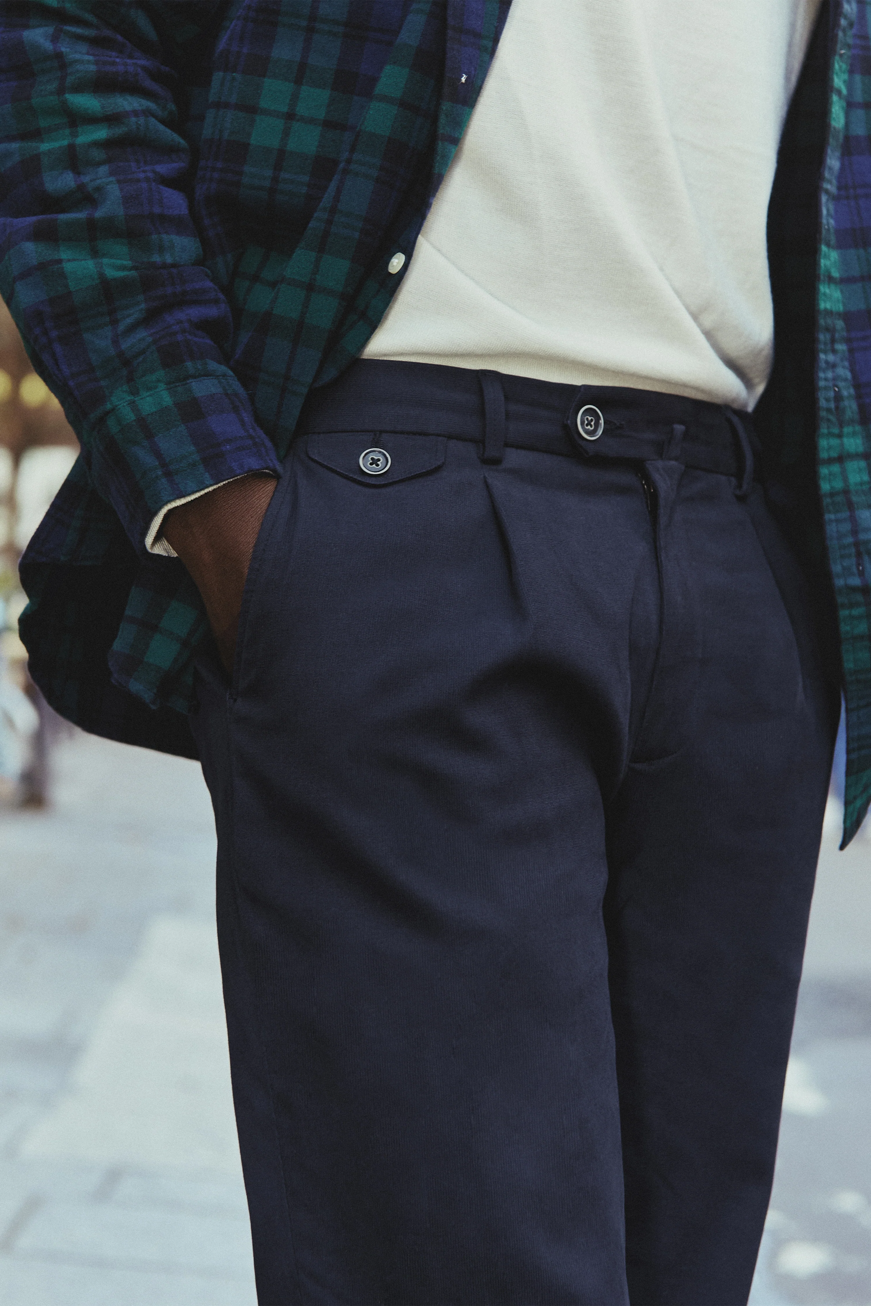 Chino à pinces marine - Image 9