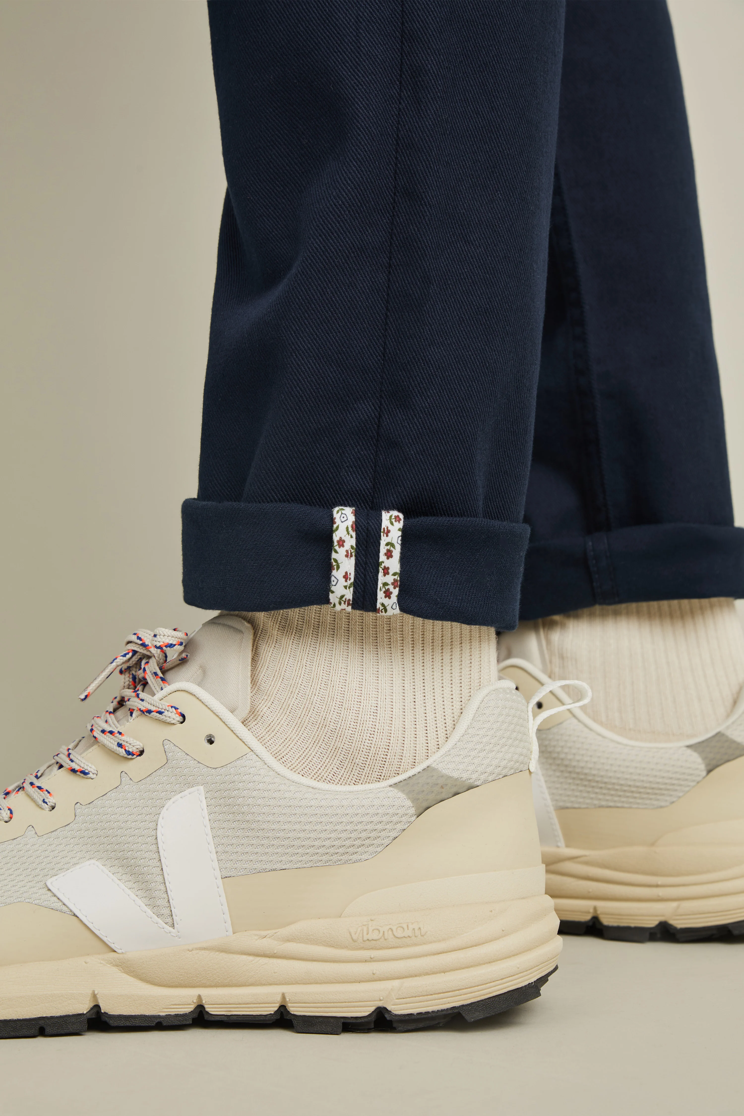 Jean coloré bleu marine - Image 6