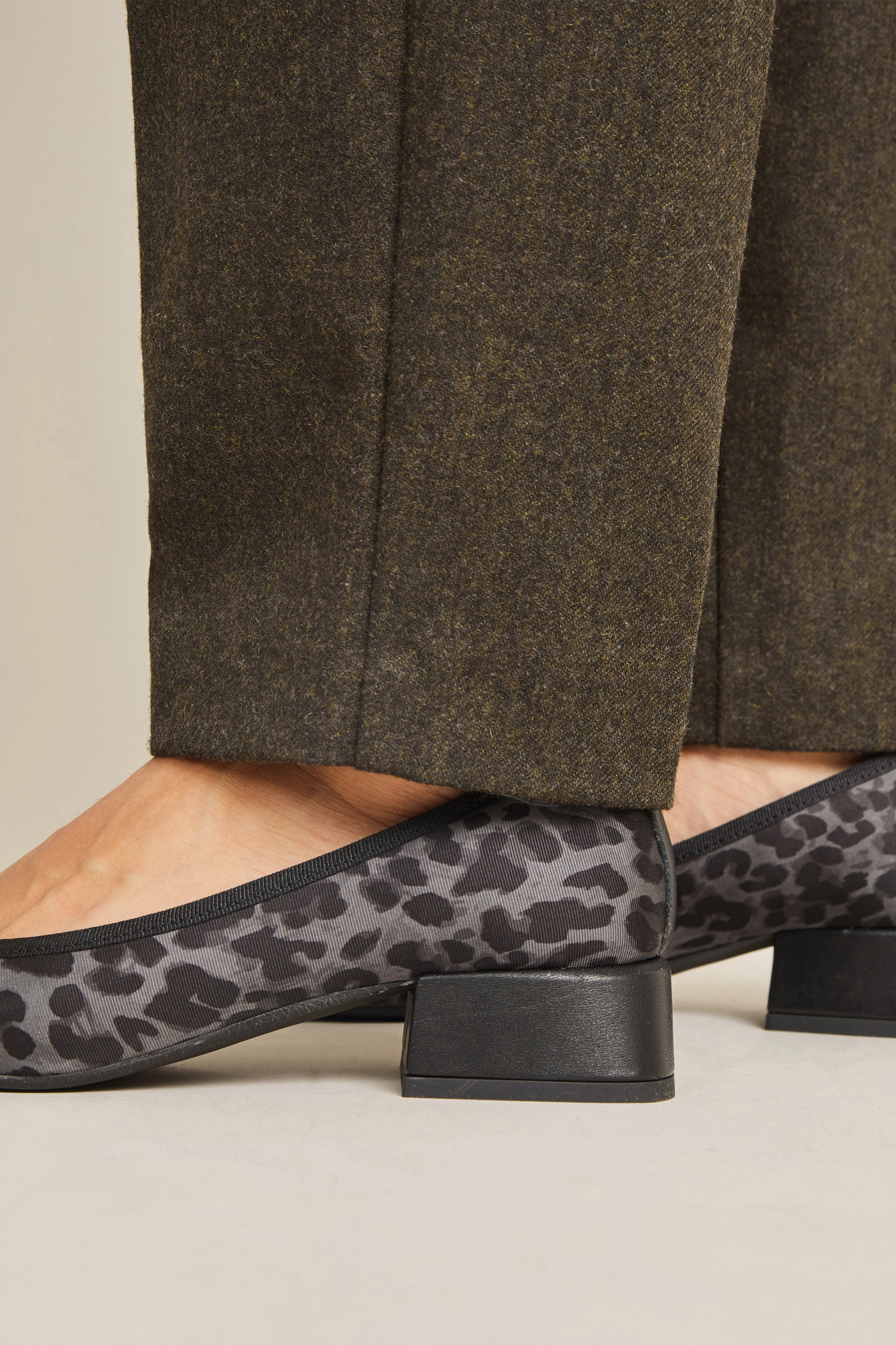 Pantalon cigarette flanelle olive - Image 7