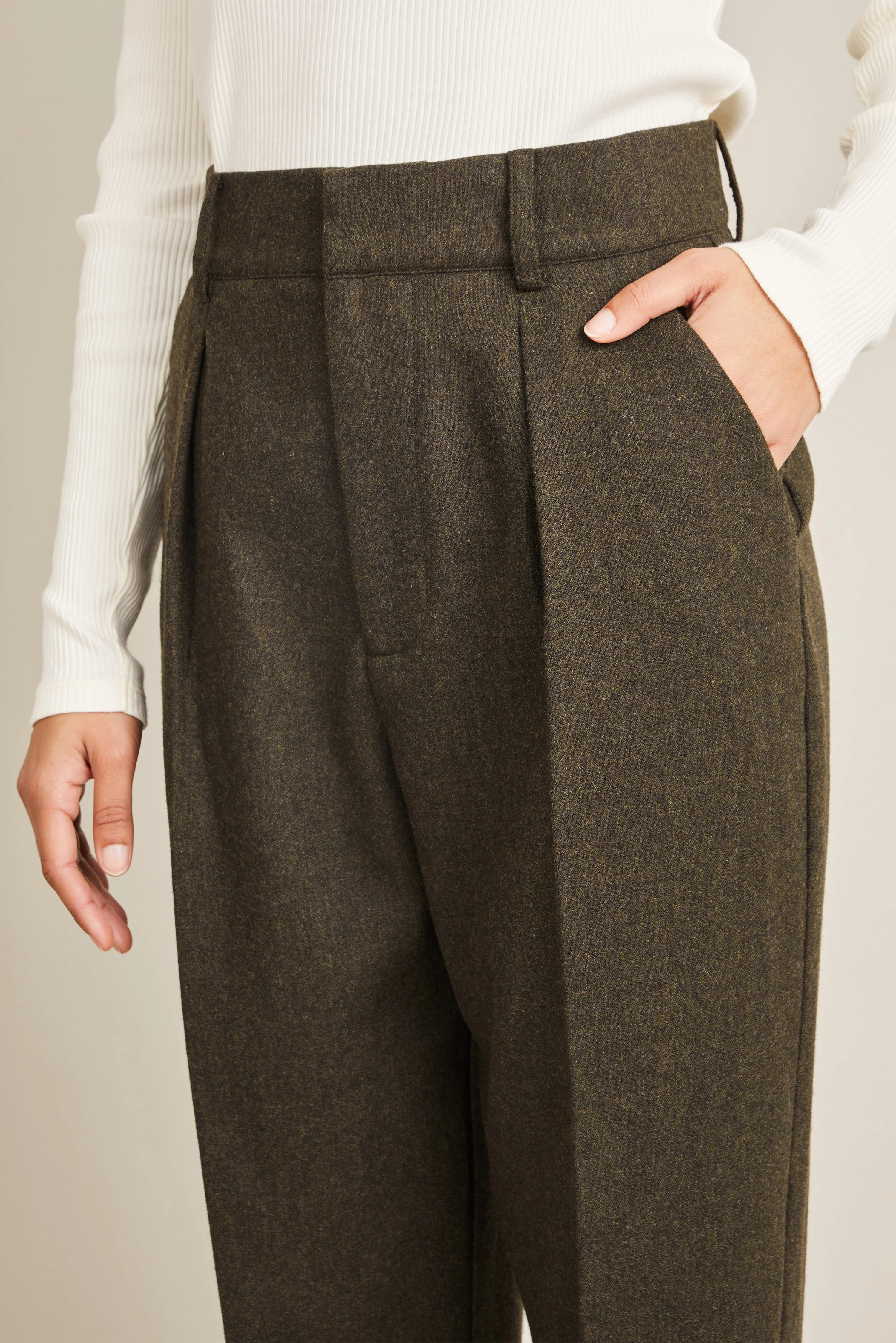 Pantalon cigarette flanelle olive - Image 8