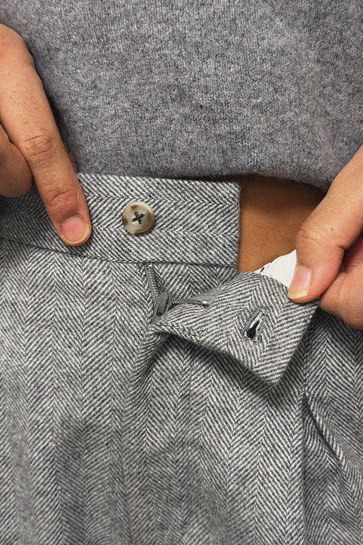 Pantalon à pinces flanelle chevron gris - Image 7