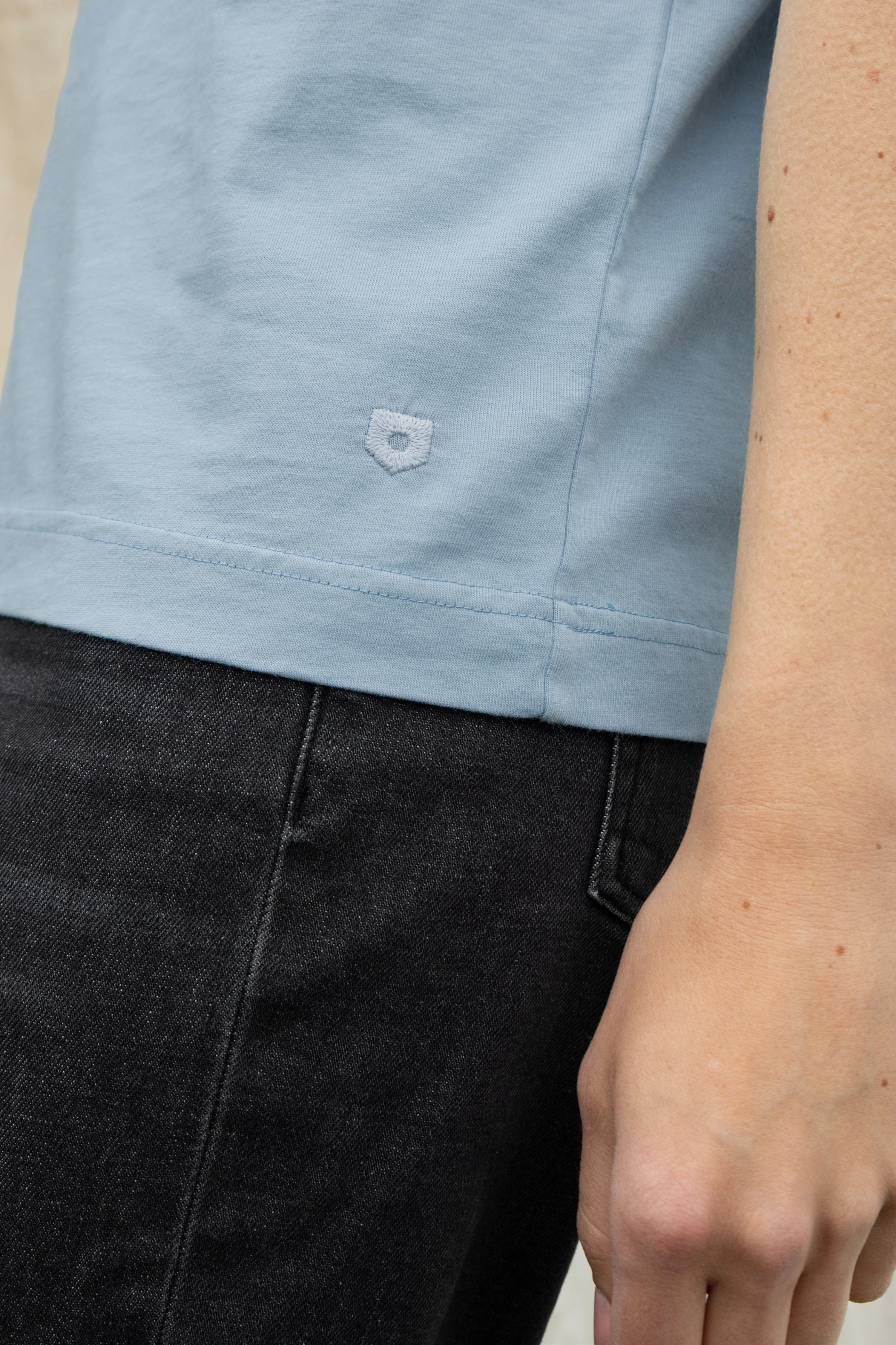 Tee-shirt bleu ciel - Image 4