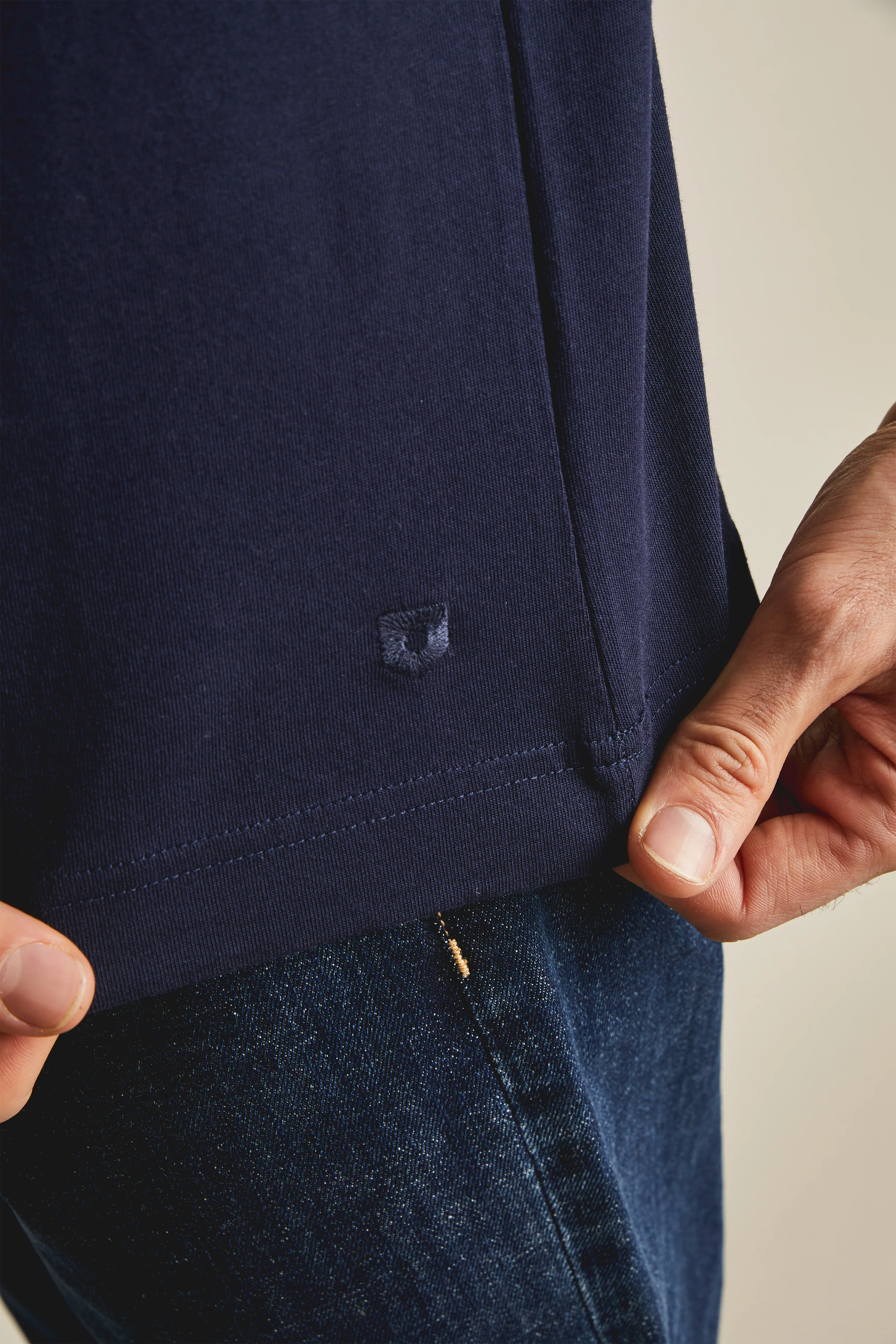 Tee-shirt bleu marine - Image 4