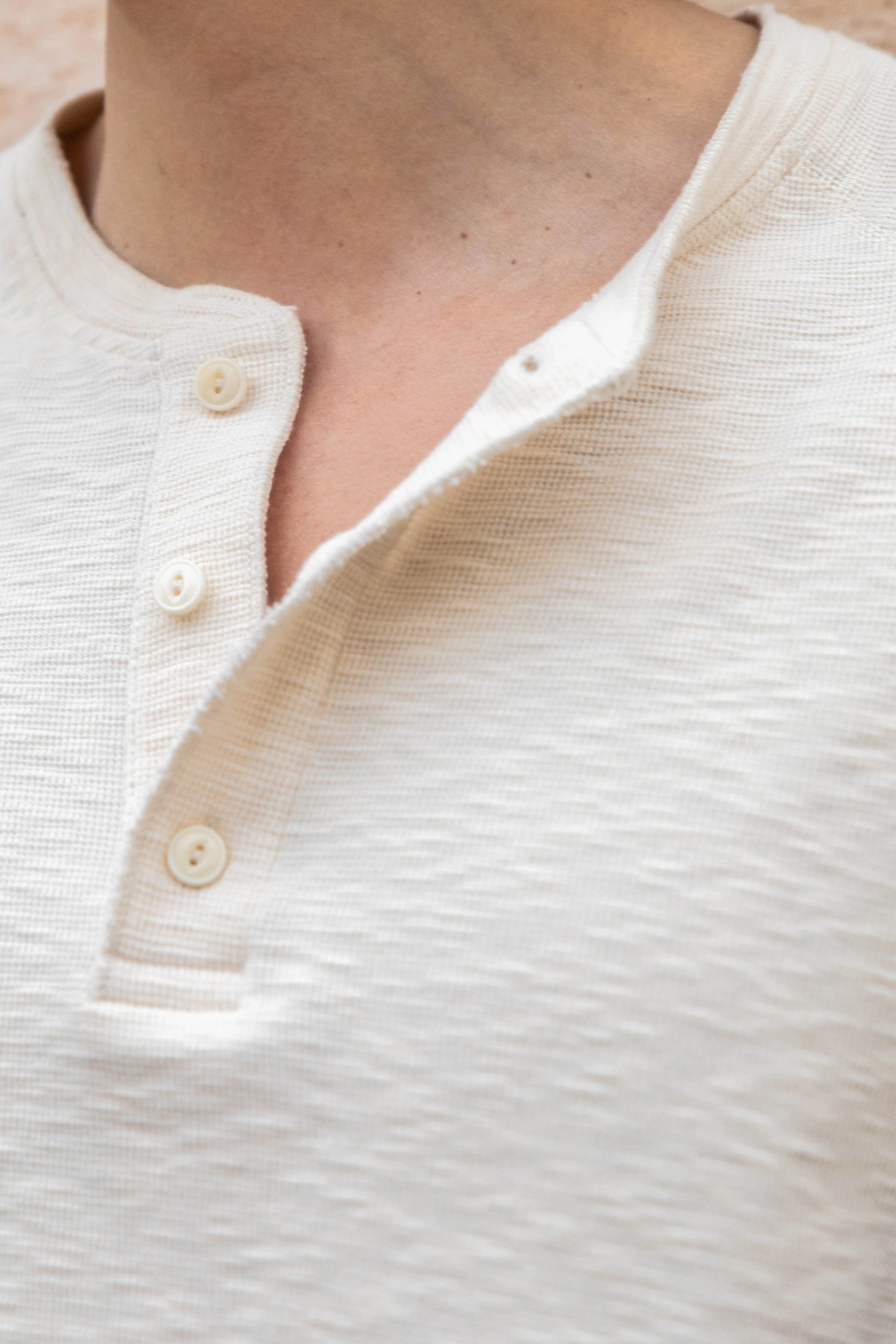 Tee-shirt henley écru - Image 6